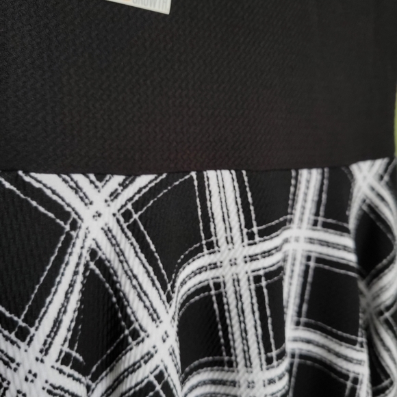 Lularoe Nicole Dress - Picture 3 of 4